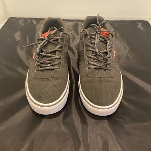 Levi’s Sneaker Skate Grey White Tan Men’s Size 10.5